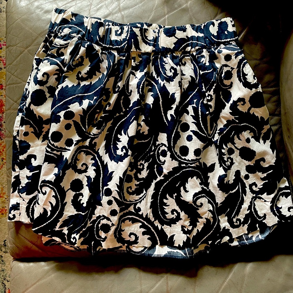 BR Collection mini skirt in size 10P.  Cotton with elastic waist and Pockets!